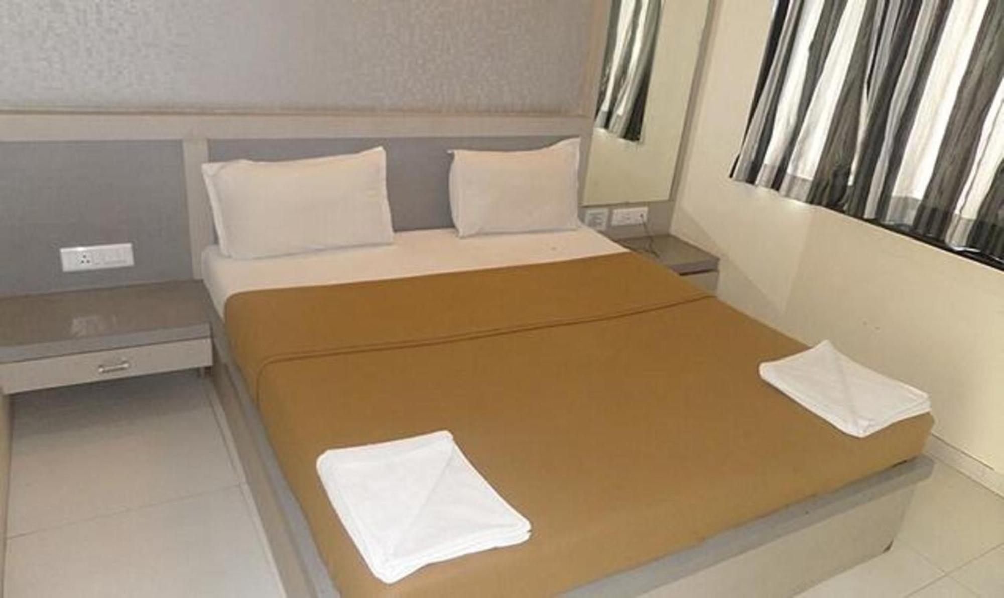 Fabhotel Skylark Inn Nashik Eksteriør billede